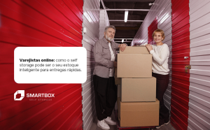 Imagem de dois varejistas online utilizando o self storage para cuidar suas mercadorias.