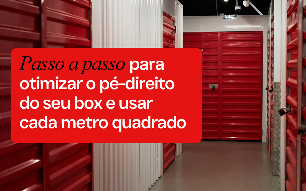 Aprenda a aproveitar espaço no seu box com dicas para organizar caixas, móveis e pertences usando a altura disponível.